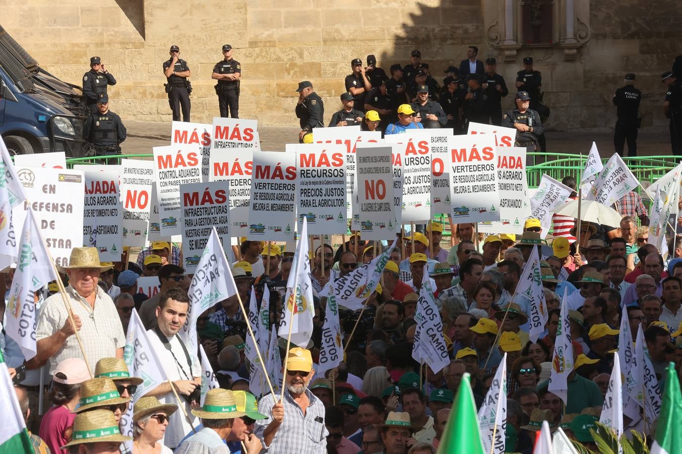 Fotos: El campo estalla en Córdoba frente a los ministros de la UE