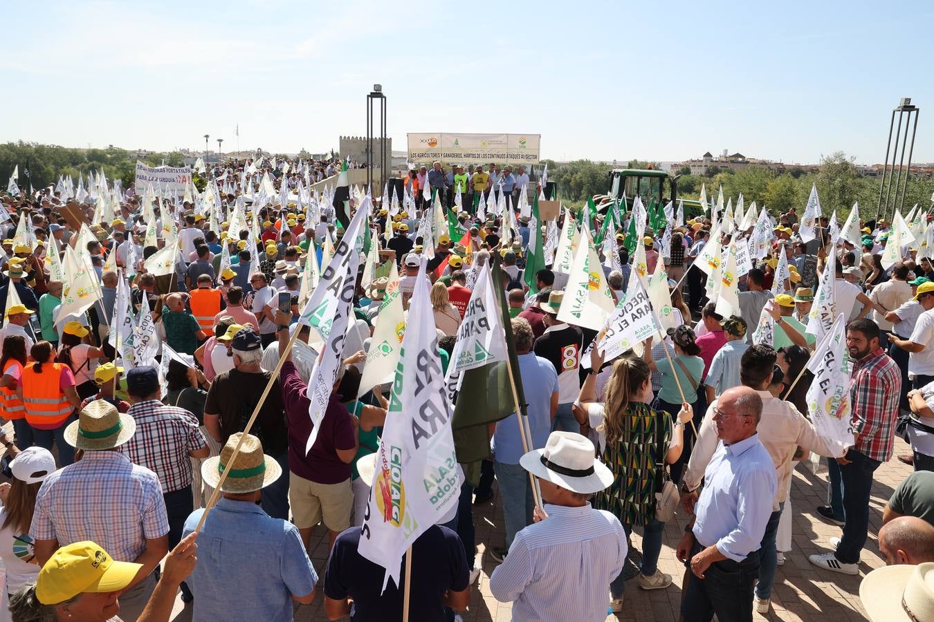 Fotos: El campo estalla en Córdoba frente a los ministros de la UE