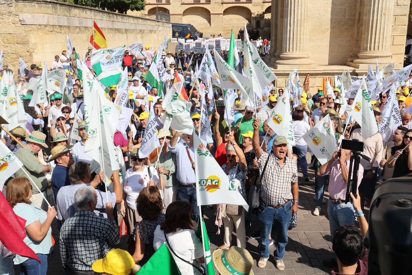 Fotos: El campo estalla en Córdoba frente a los ministros de la UE