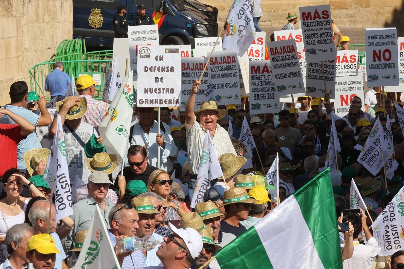 Fotos: El campo estalla en Córdoba frente a los ministros de la UE