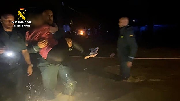 Imagen del rescate de la madre de Ethan