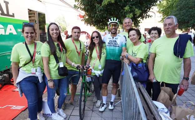 El ciclista abulense David González, con su familia