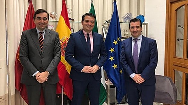 Los responsables de Grupo IDP  y Ecointegral en una reunión con el alcalde de Córdoba ras su interación empresarial