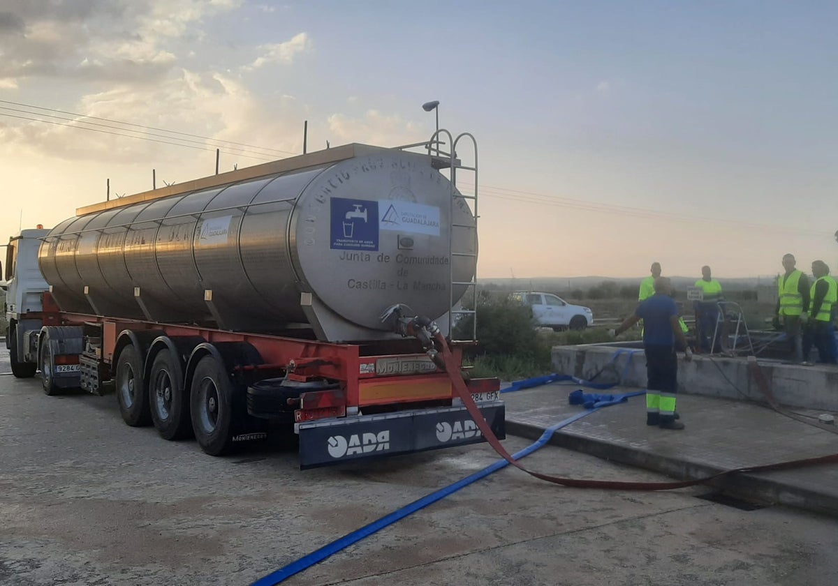 Litros solidarios de agua para ayudar a los pueblos afectados por daños de la DANA en el sistema de Picadas-Almoguera