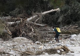 La madre de Izan, el niño que se salvó de la riada en un árbol: «Gracias a los ángeles de la guarda que oísteis mis gritos»