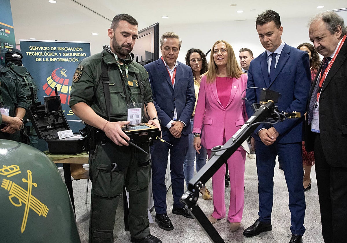 El ministro de Industria, Comercio y Turismo, Héctor Gómez; y la subdelegada del Gobierno en Castilla y León, Virginia Barcones, visitan Startup Olé en Salamanca