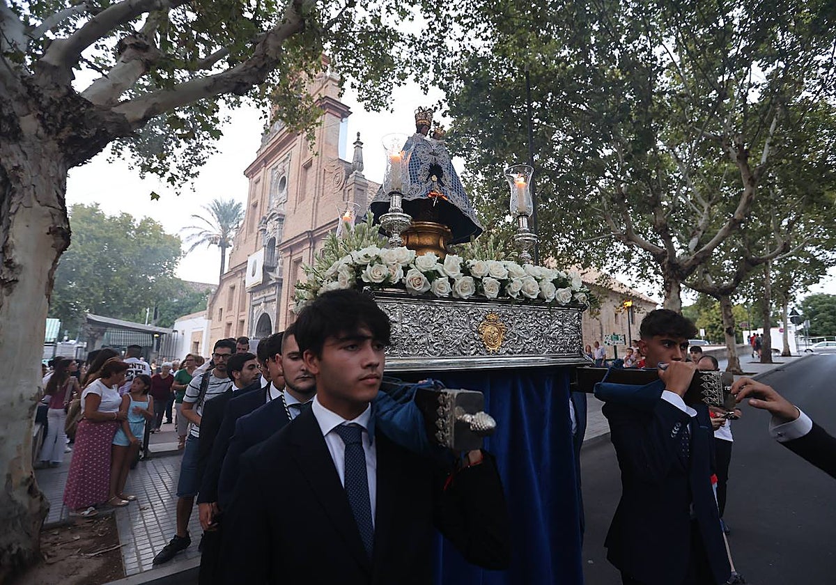 Nuestra Señora de la Fuensanta, dejando su santuario atrás hacia la Catedral, este miércoles