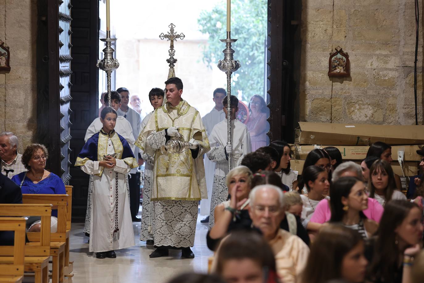 Fotos: La Virgen de la Fuensanta, entre ríos de juventud cofrade a la Catedral
