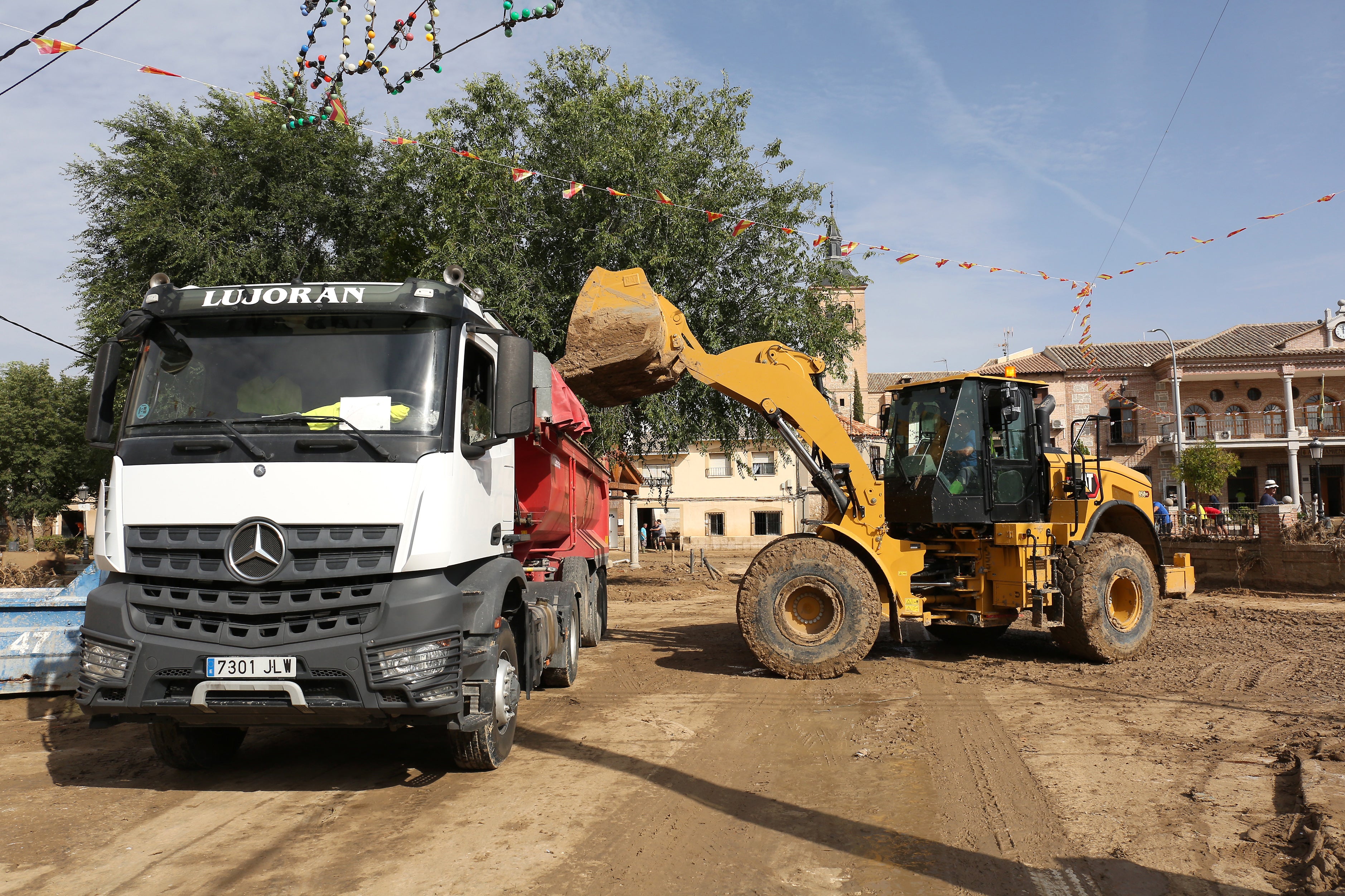 Las imágenes de un pueblo que se ha quedado hasta sin plaza por la DANA