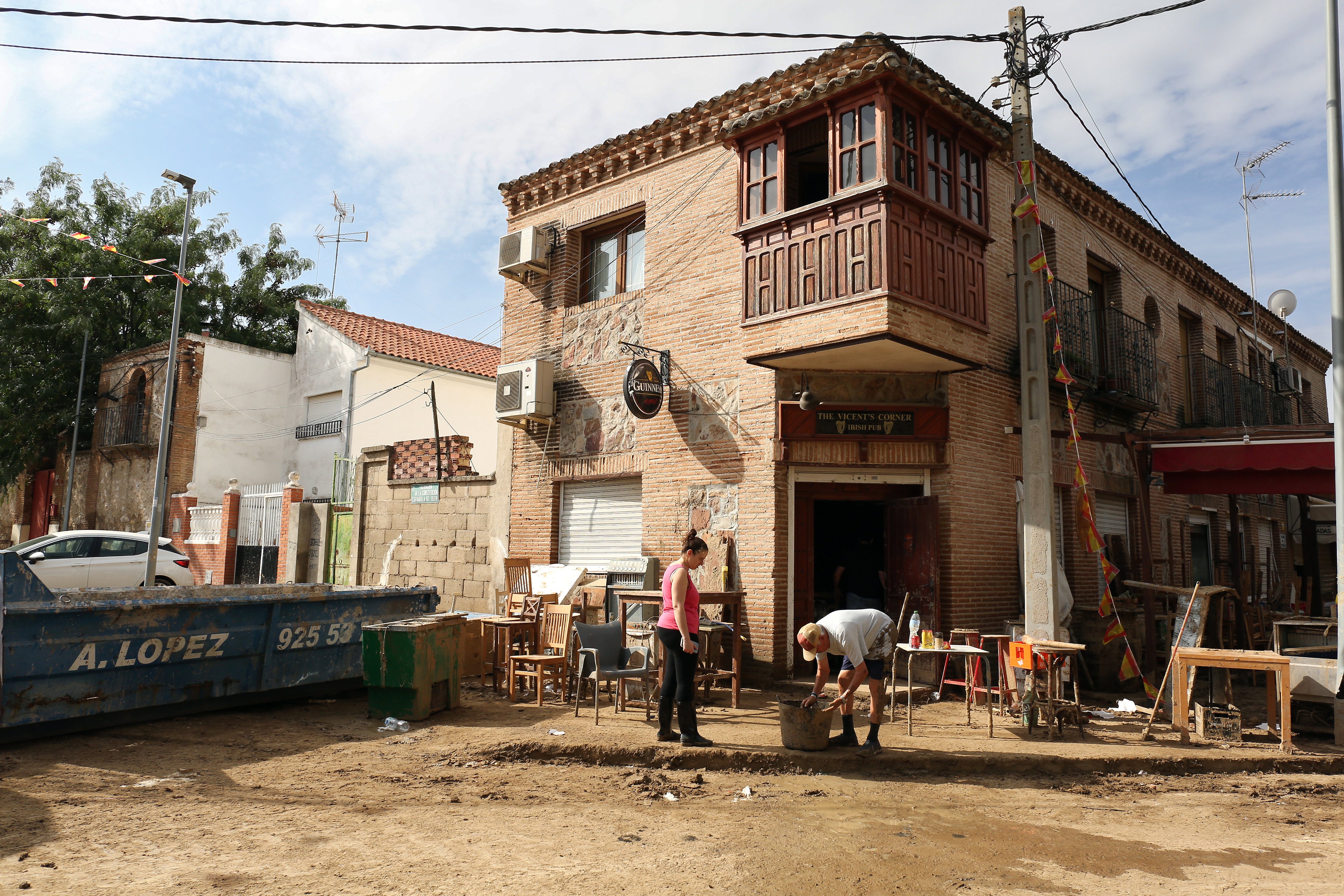 Las imágenes de un pueblo que se ha quedado hasta sin plaza por la DANA