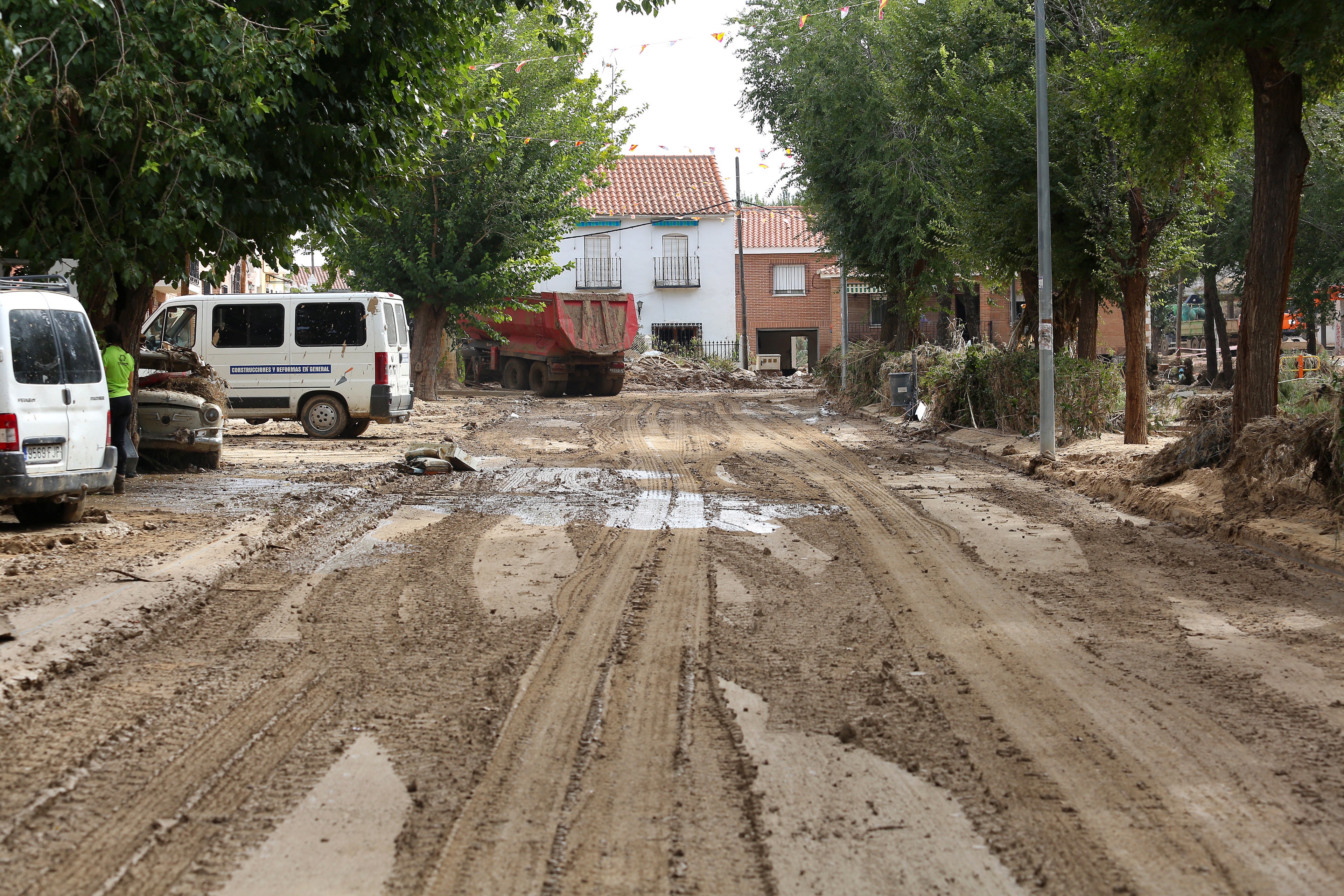 Las imágenes de un pueblo que se ha quedado hasta sin plaza por la DANA