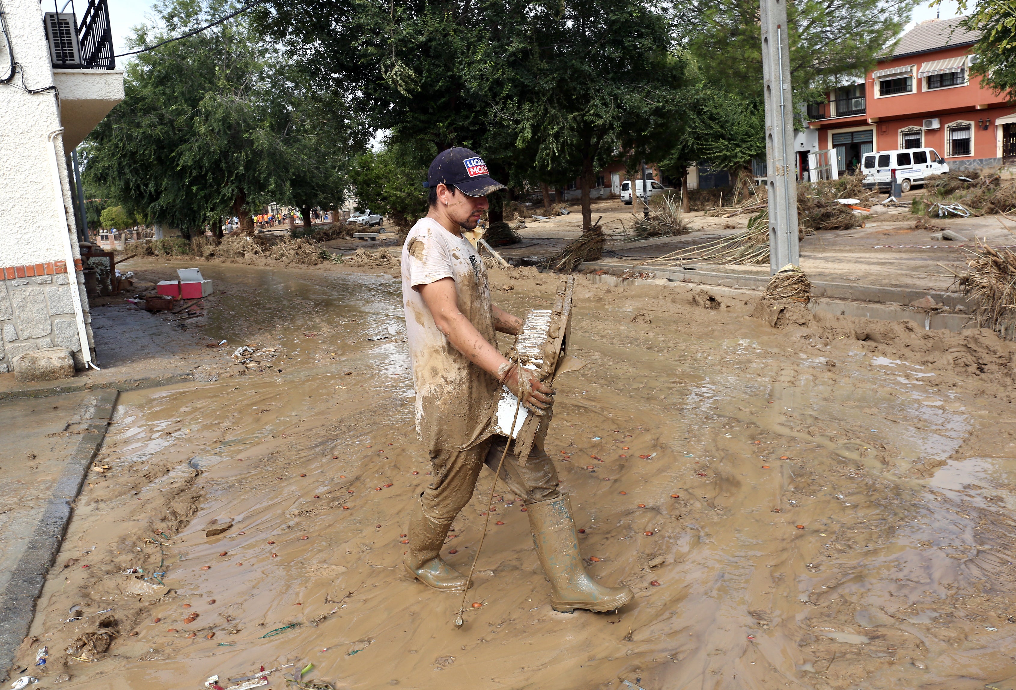 Las imágenes de un pueblo que se ha quedado hasta sin plaza por la DANA