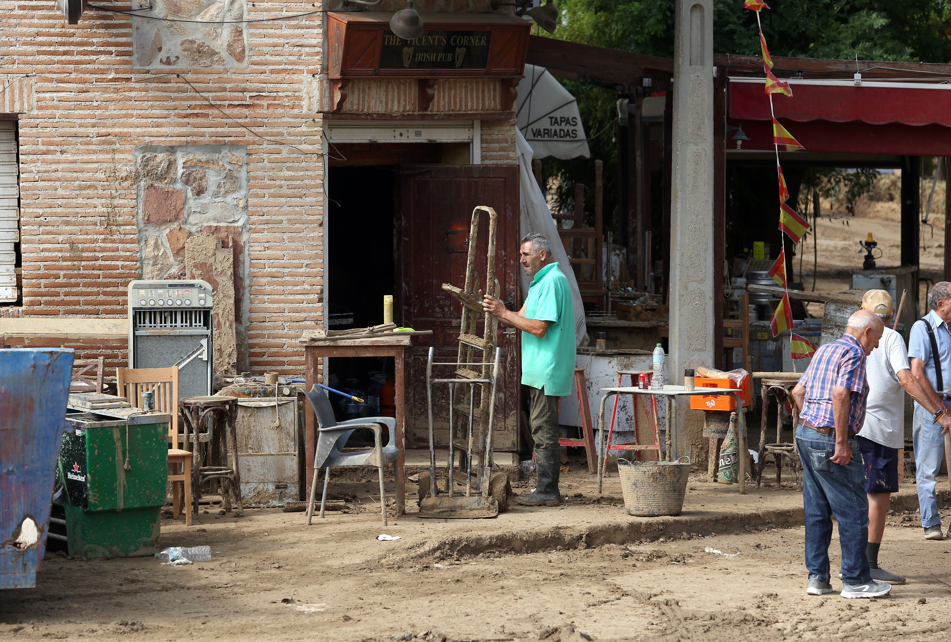 Las imágenes de un pueblo que se ha quedado hasta sin plaza por la DANA