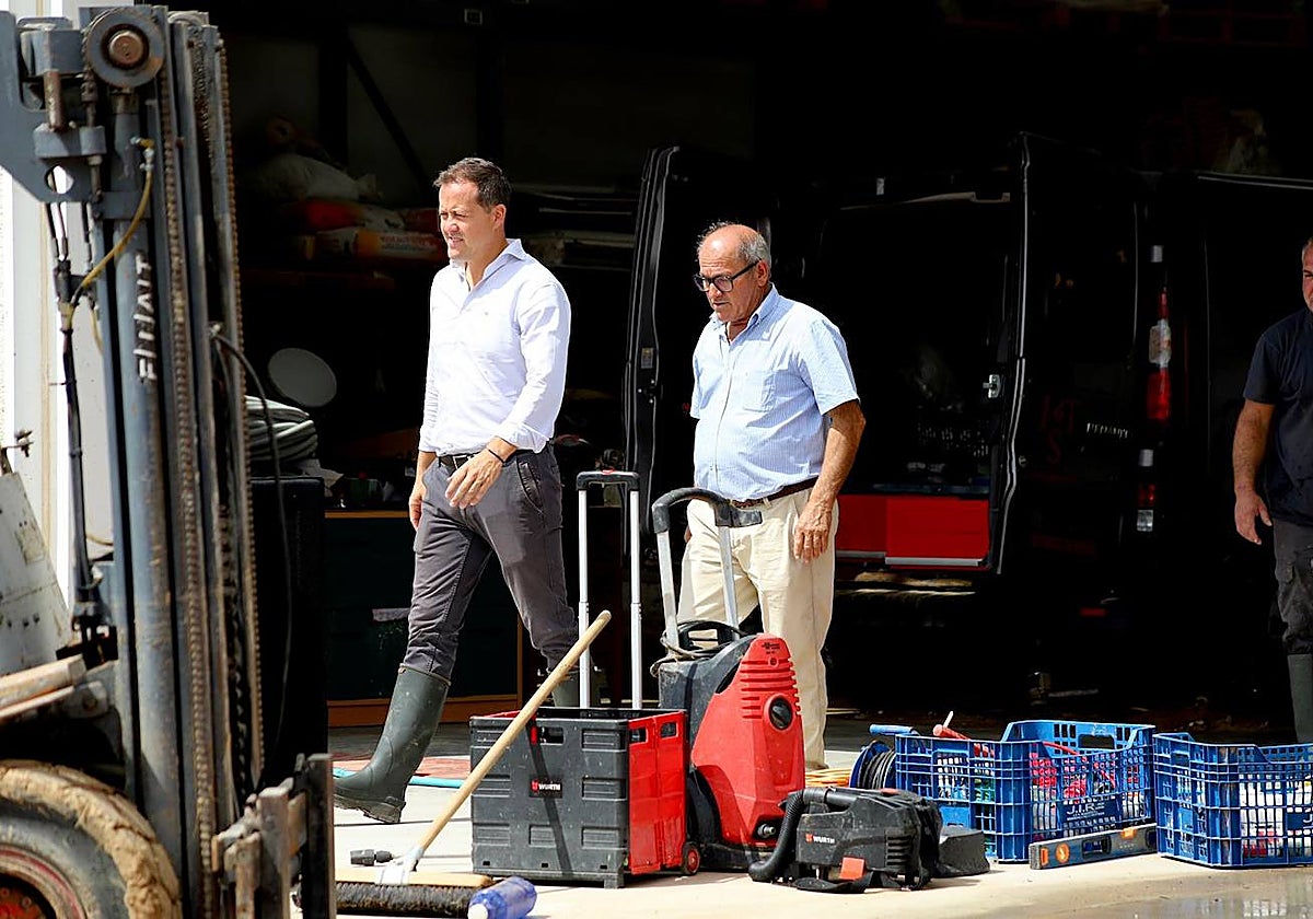 El alcalde, en la sede de Unauto, este jueves por la mañana