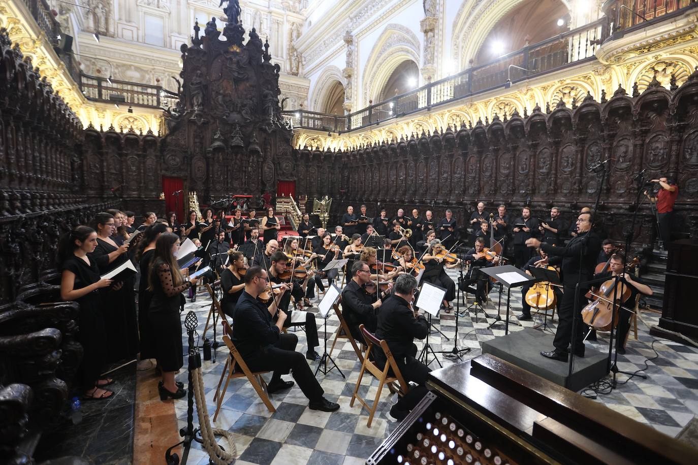 Fotos: La solemne misa y la procesión de la Fuensanta en Córdoba
