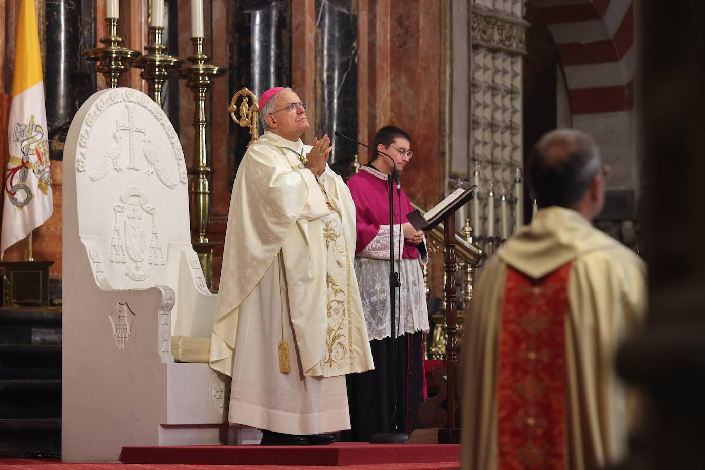 Fotos: La solemne misa y la procesión de la Fuensanta en Córdoba