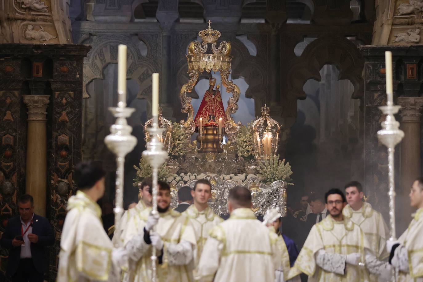 Fotos: La solemne misa y la procesión de la Fuensanta en Córdoba