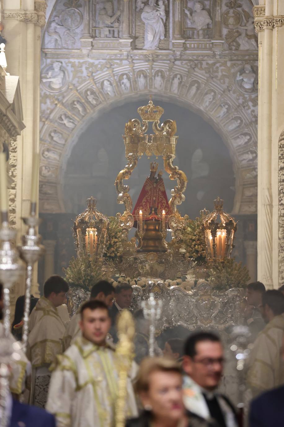 Fotos: La solemne misa y la procesión de la Fuensanta en Córdoba