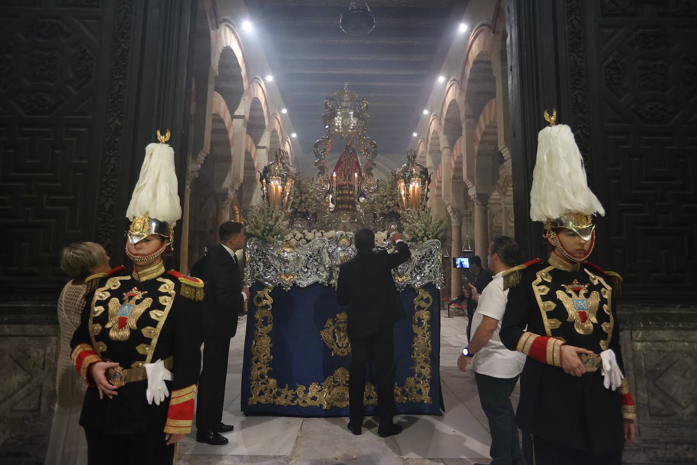 Fotos: La solemne misa y la procesión de la Fuensanta en Córdoba