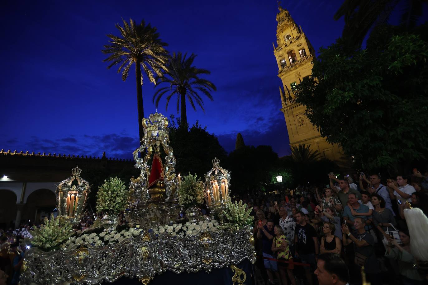 Fotos: La solemne misa y la procesión de la Fuensanta en Córdoba
