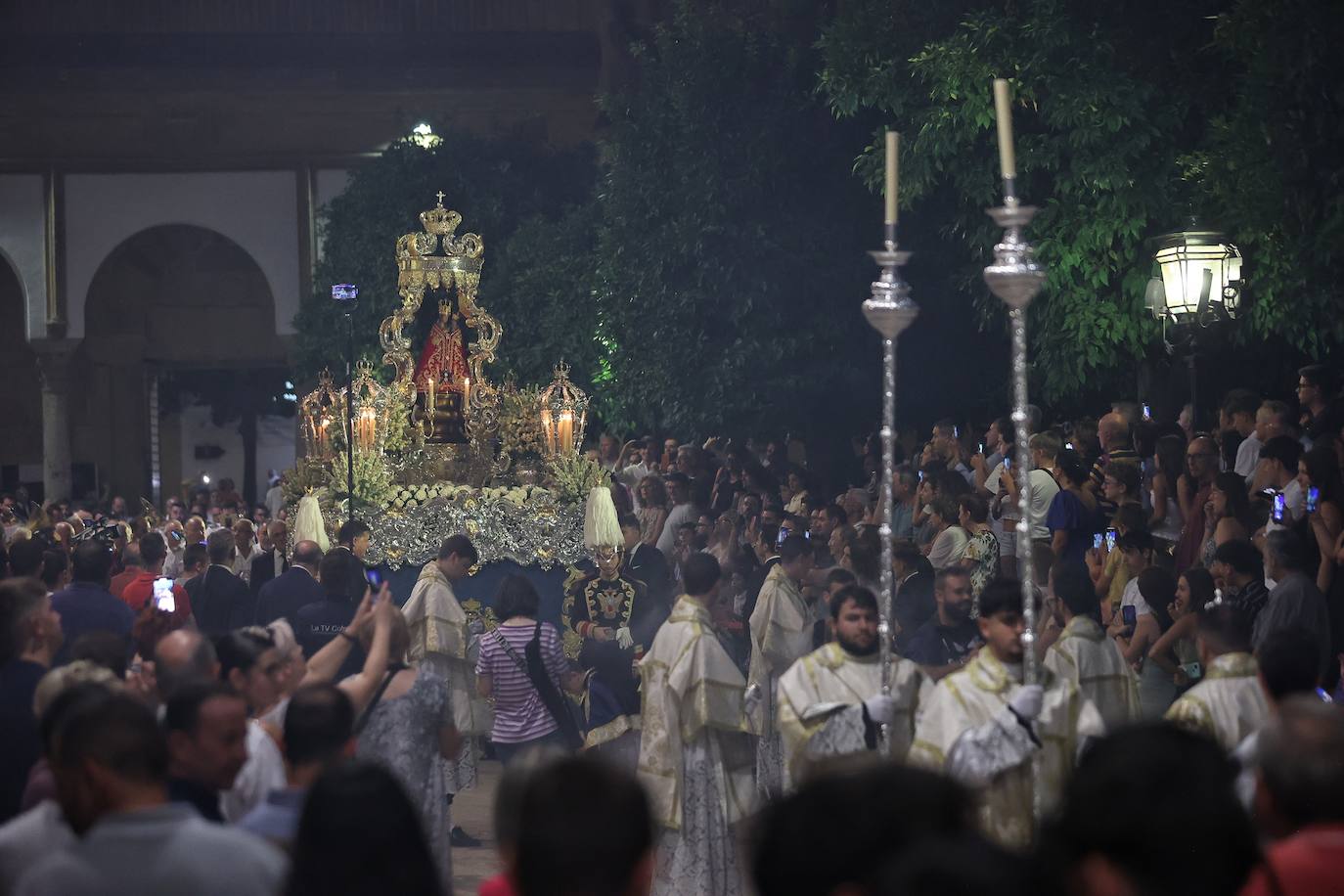Fotos: La solemne misa y la procesión de la Fuensanta en Córdoba