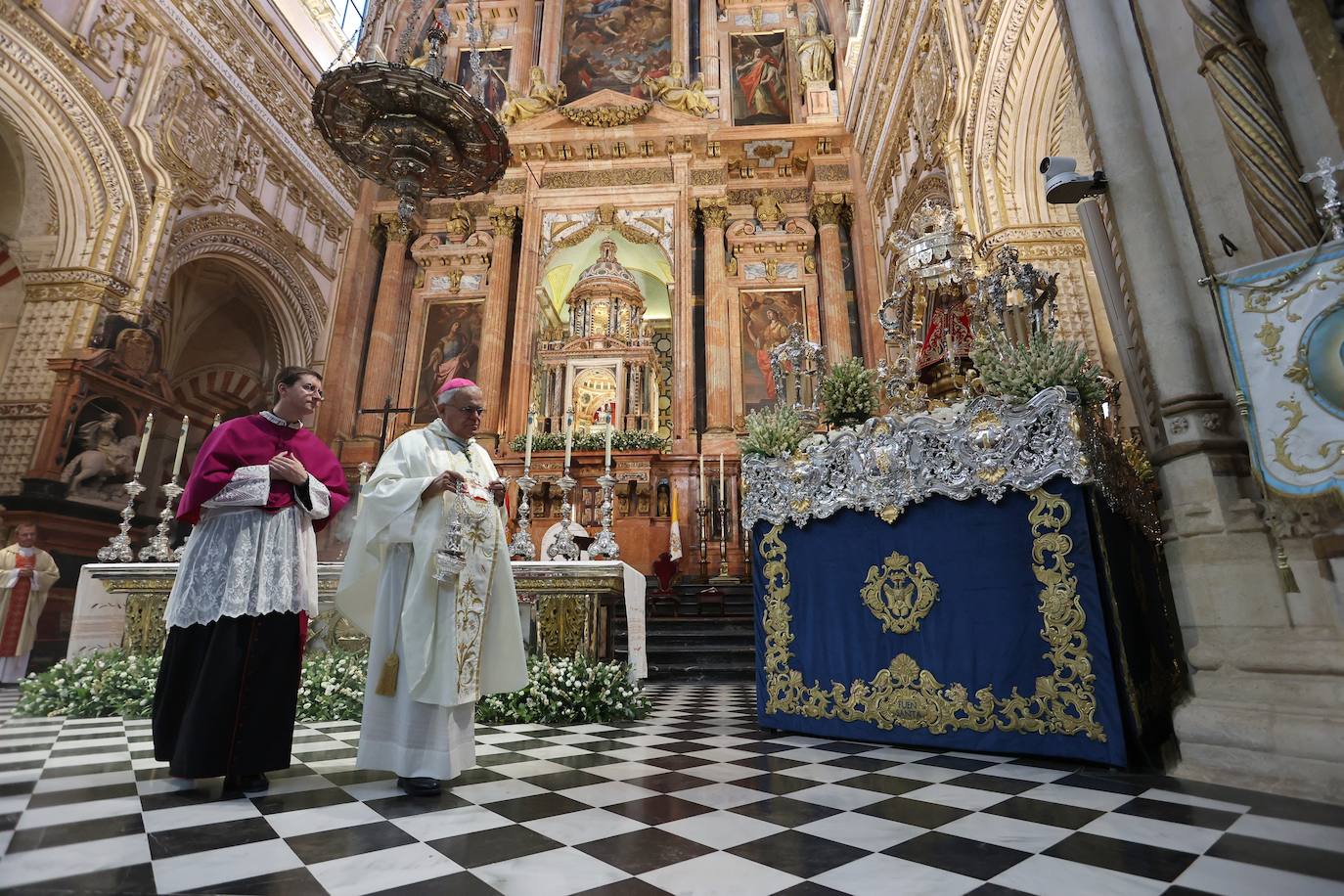 Fotos: La solemne misa y la procesión de la Fuensanta en Córdoba