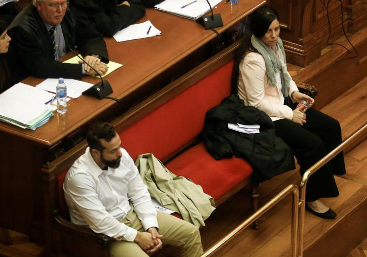 Rosa Peral y Albert López, durante el juicio en la Audiencia de Barcelona