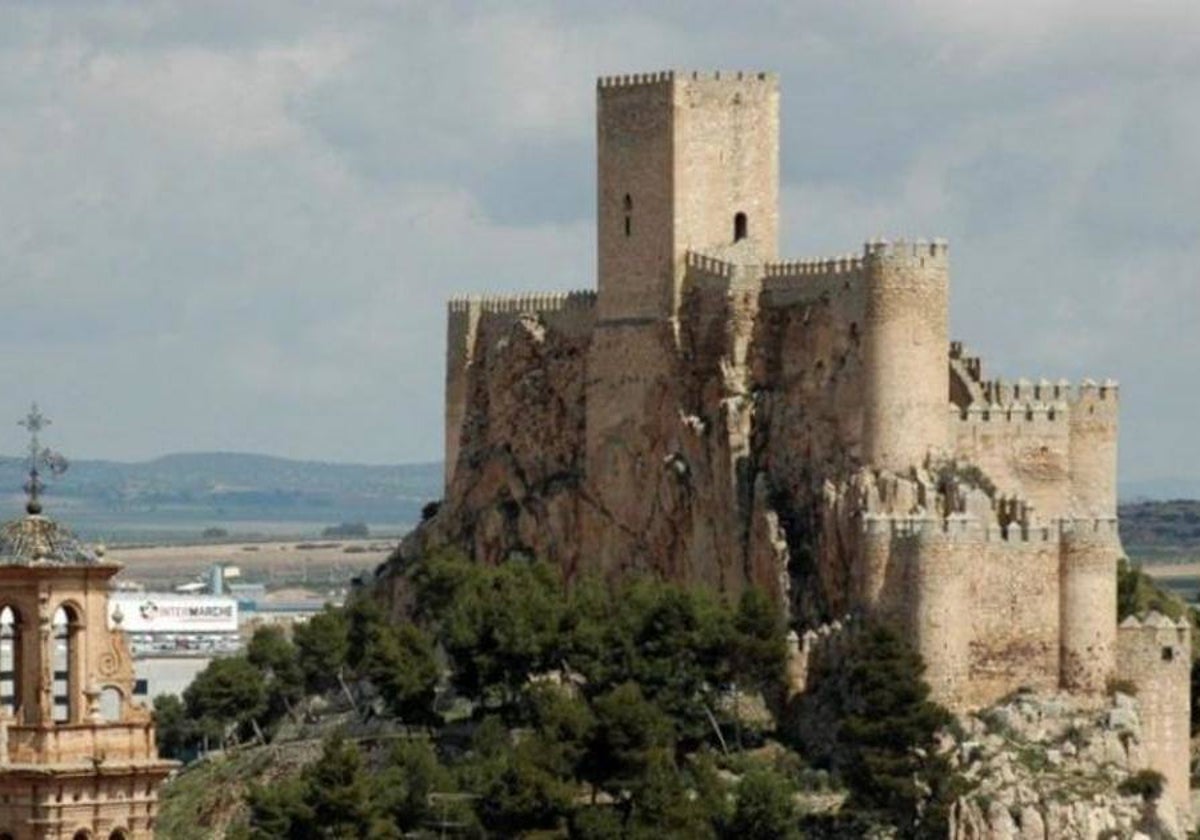 Los castillo de la provincia albaceteña muestran su esplendor en el stand de la diputación en la Feria de Albacete