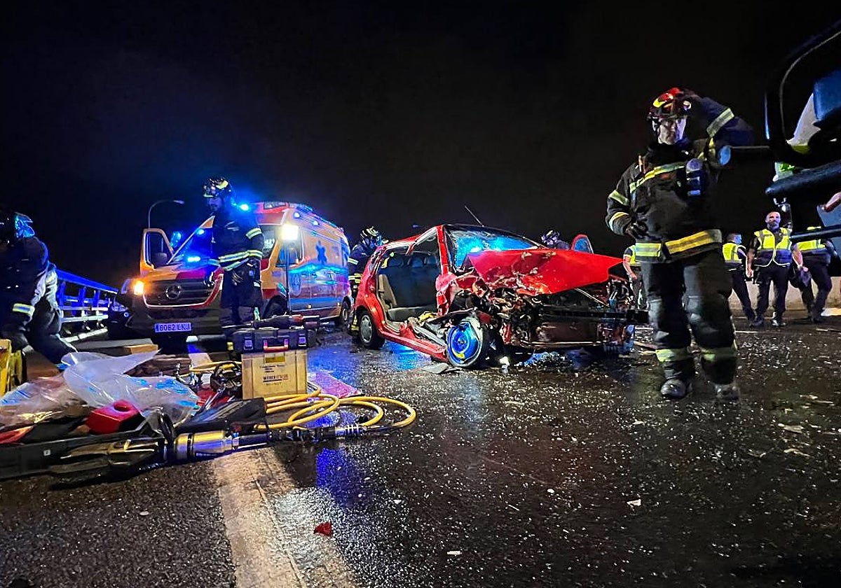 Estado en el que quedó uno de los dos vehículos implicados al chocar en la A-4