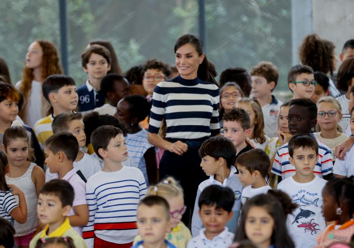 La Reina Letizia, este lunes, en el CEIP do Camiño Inglés