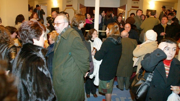 Desalojo del Gran Teatro por el terremoto del 24 de enero de 2003