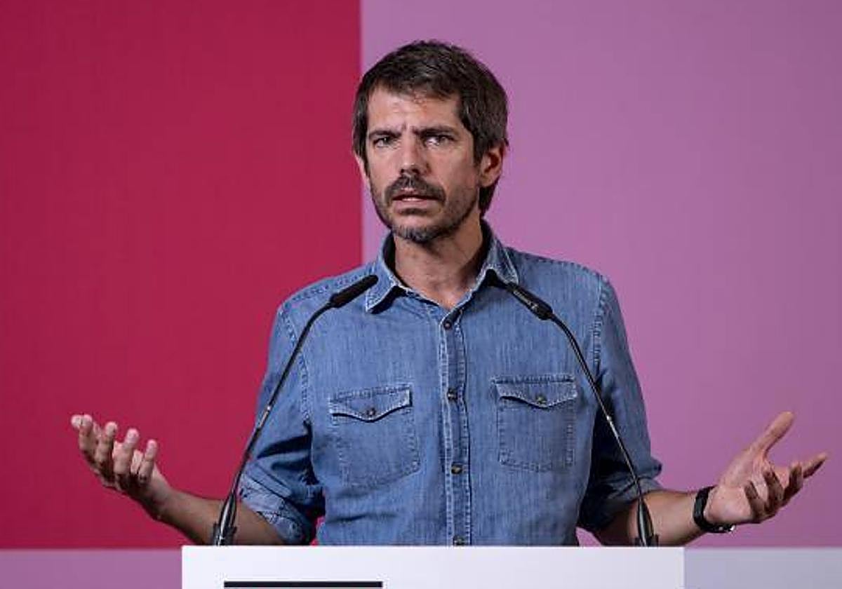 El portavoz de Sumar, Ernest Urtasun, este lunes en rueda de prensa