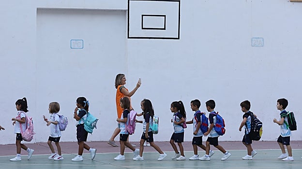 Vuelta al cole 2023 en Córdoba: miles de estudiantes regresan a las clases