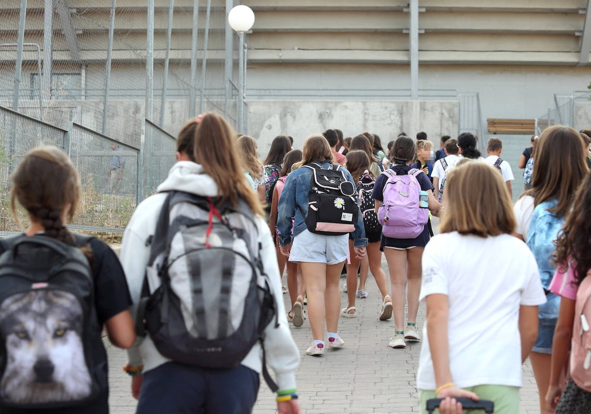 Alumnos del colegio Valparaíso, en Toledo, este lunes 11 de septiembre