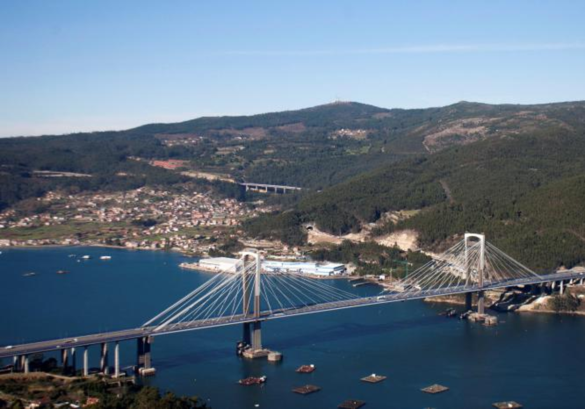 Vista de la AP-9 a su paso por el Puente de Rande, en Vigo