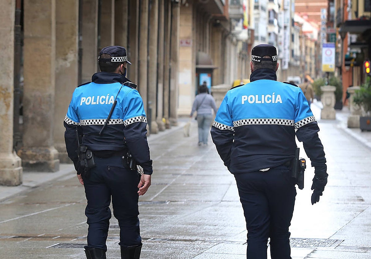 Identifican a un hombre por presuntos tocamientos a un joven con discapacidad en un autobús