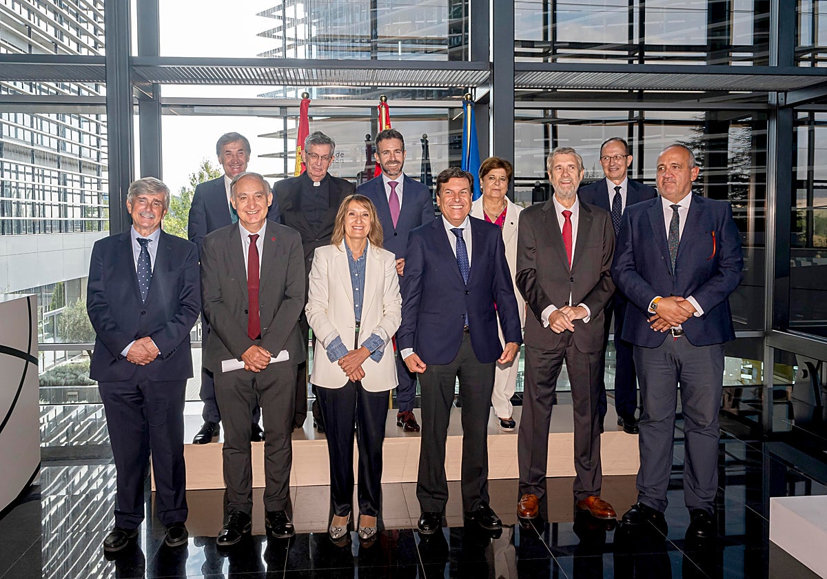 Los consejeros de Economía y Educación posan con los representantes de las nueve universidades de Castilla y León