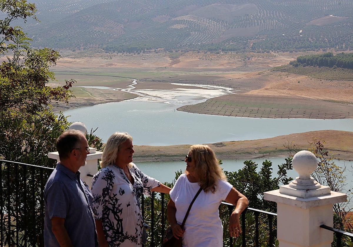 Panorámica del pantano de Iznájar, donde se van a tomar muestras