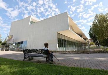 Un certificado de titularidad, el documento que mantiene paralizada la Biblioteca del Estado de Córdoba