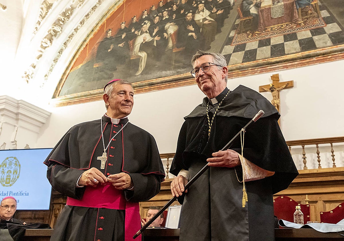 El gran canciller de la Universidad Pontificia de Salamanca (Upsa), José Luis Retana Gozalo, preside la toma de posesión de Santiago García-Jalón de la Lama como nuevo rector de la Universidad Pontificia de Salamanca
