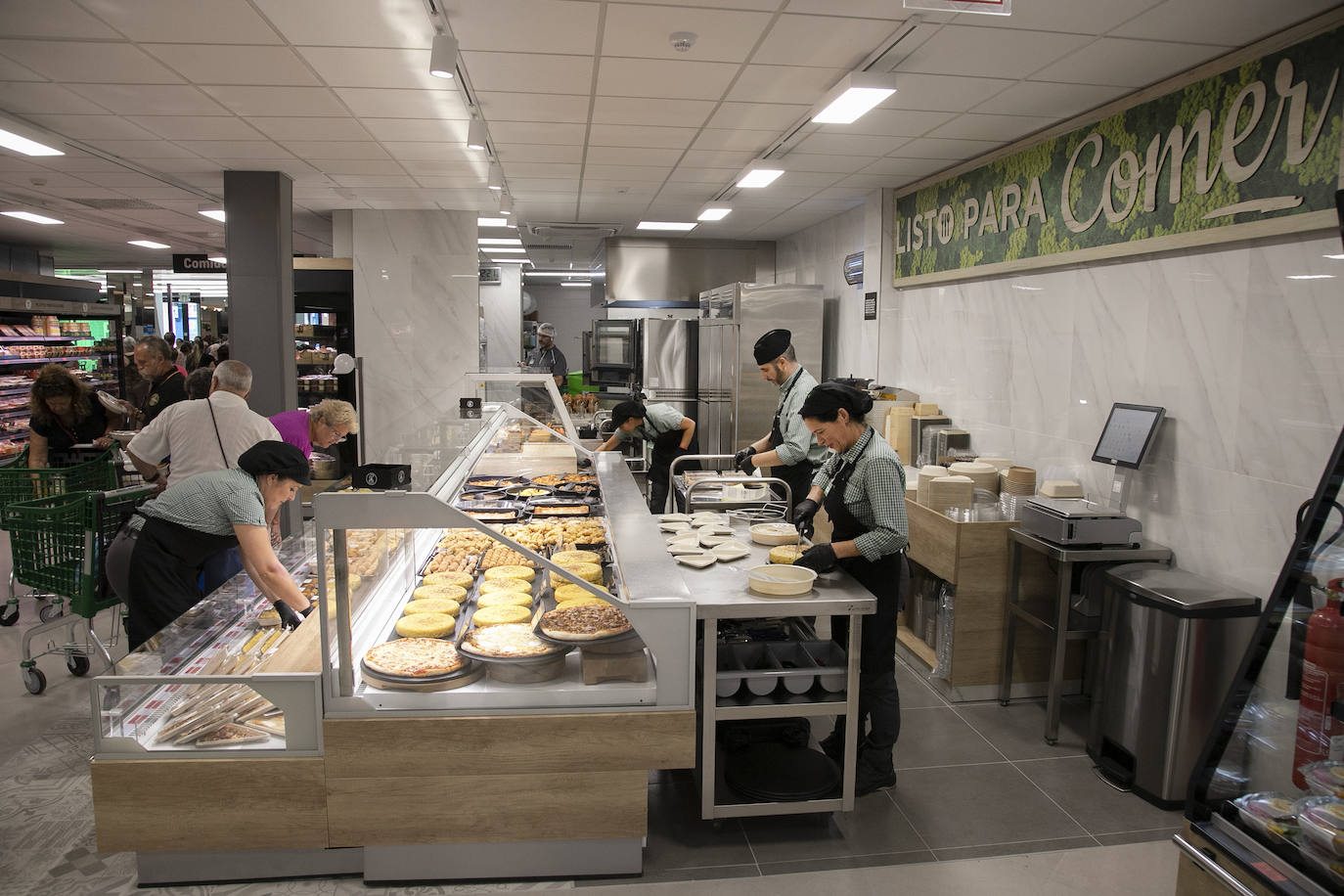 En imágenes, la esperada reapertura del Mercadona de Ronda de la Manca en Córdoba