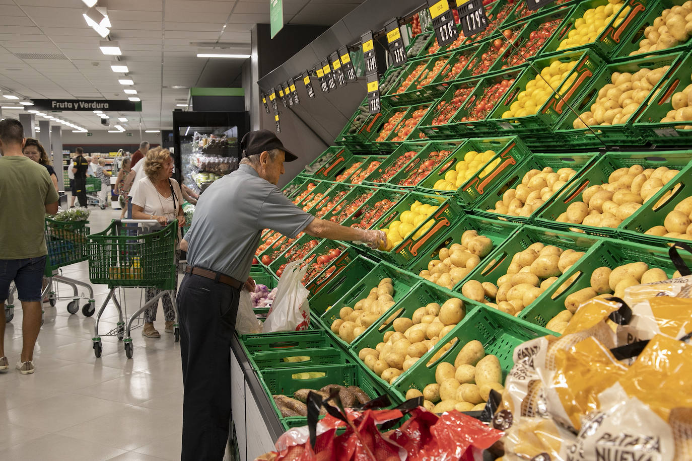En imágenes, la esperada reapertura del Mercadona de Ronda de la Manca en Córdoba