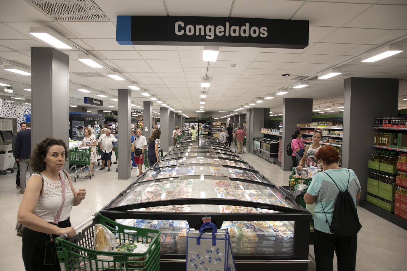 En imágenes, la esperada reapertura del Mercadona de Ronda de la Manca en Córdoba