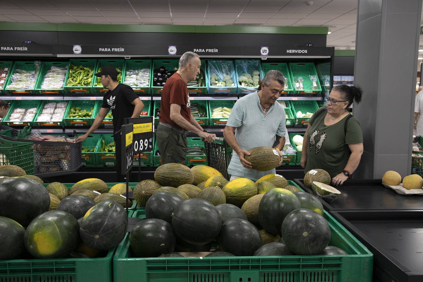 En imágenes, la esperada reapertura del Mercadona de Ronda de la Manca en Córdoba