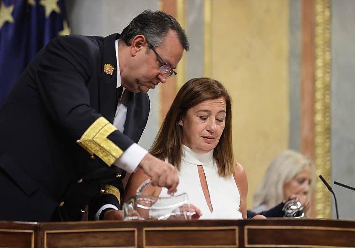 La presidenta del Congreso, Francina Armengol, afirmó en su discurso que permitiría el uso de las lenguas cooficiales
