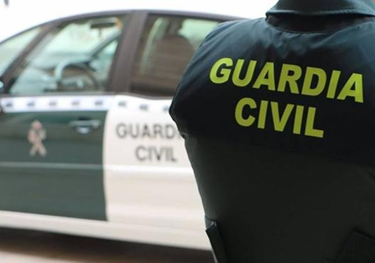 Efectivos de la Guardia Civil el foto recurso