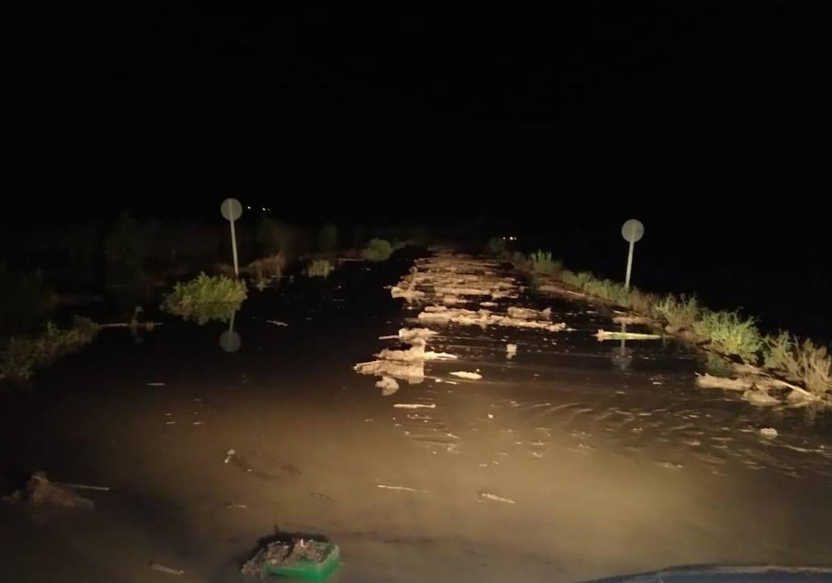 Una de las carreteras inundada tras la tormenta