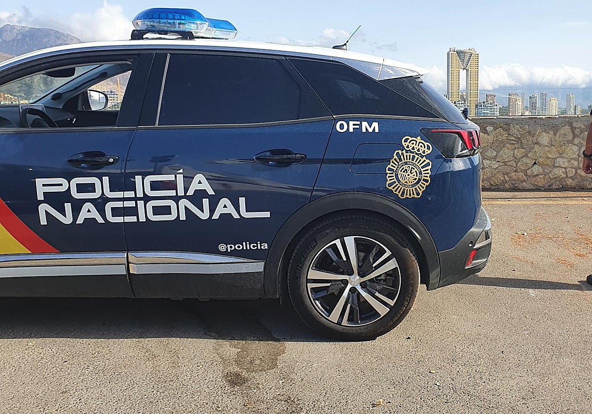 Imagen de archivo de un coche patrulla de la Policía Nacional en Benidorm