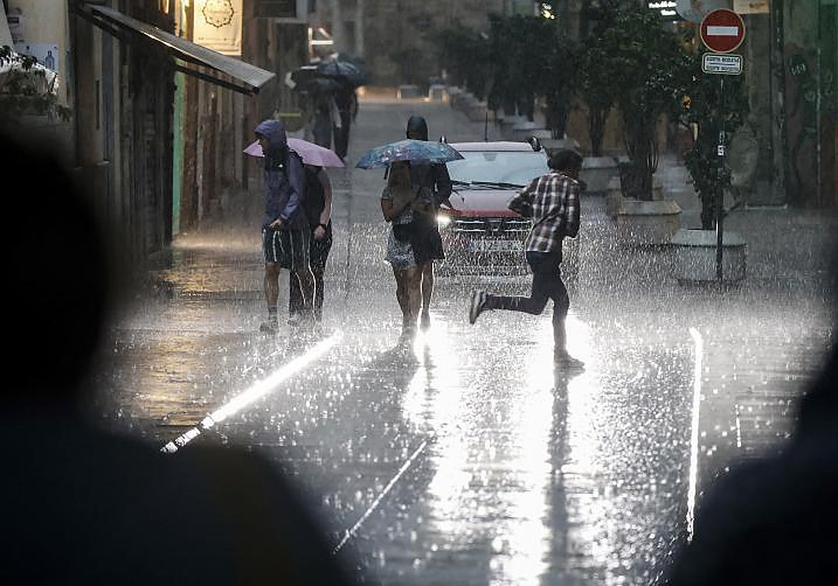 Imagen tomada el pasado viernes de las lluvias registradas en Valencia