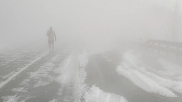 Daños causados ​​por el fuerte granizo en una carretera de Villatoya (Albacete)